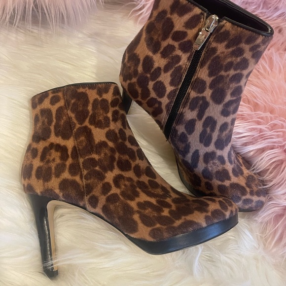 Nine West Faux Fur Leopard Fur Heeled Booties Sz 6 - Picture 2 of 9